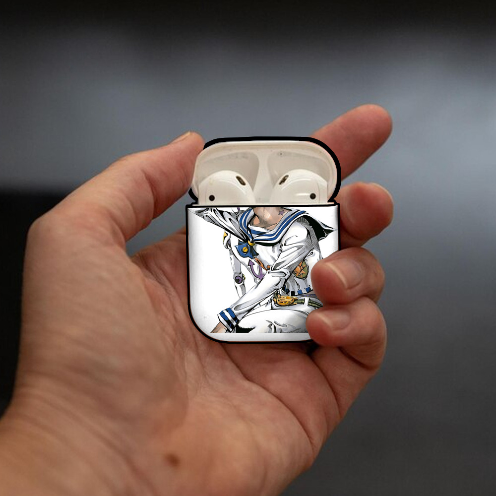 ジョジョの奇妙な冒険 東方定助 JoJo's Bizarre Adventure Higashikata Josuke AirPods 第2世代保護ケース ハードシェル ブラック 耐衝撃・防指紋・カラビナ付き