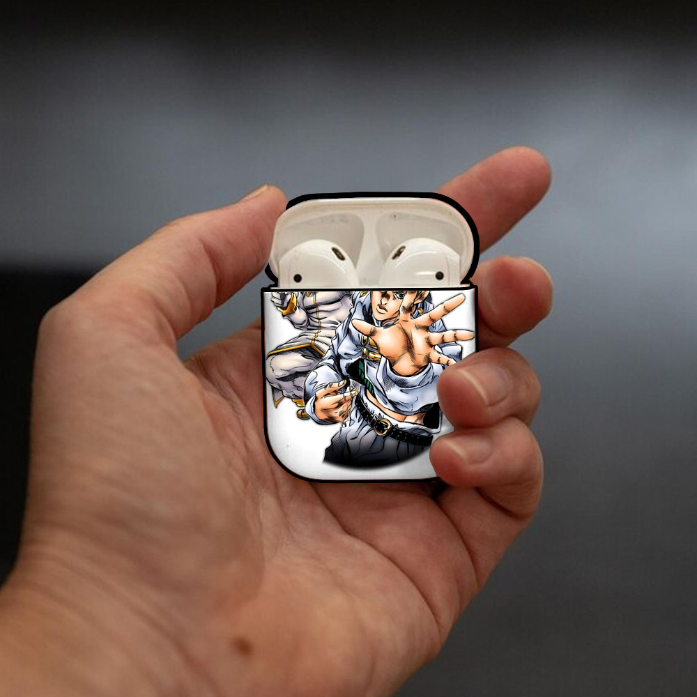ジョジョの奇妙な冒険 岸辺 露伴（きしべ ろはん） JoJo's Bizarre Adventure Rohan Kishibe AirPods 第2世代保護ケース ハードシェル ブラック 耐衝撃・防指紋・カラビナ付き